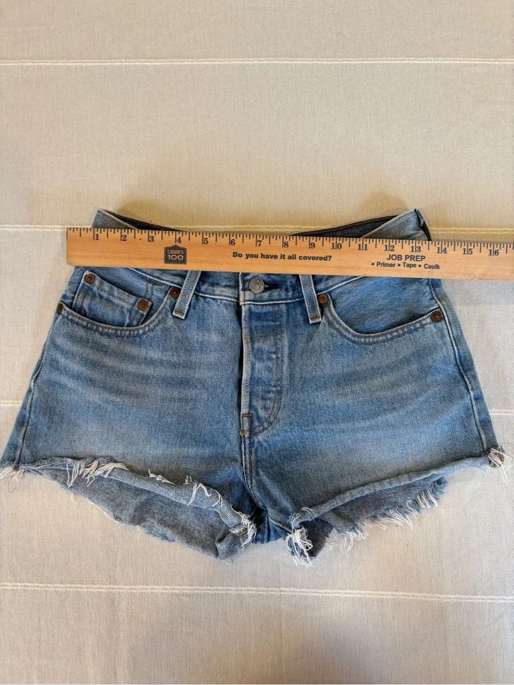 Levi’s 501 Original‎ High Rise Cutoff Denim Shorts Light Wash Button Fly Size 25